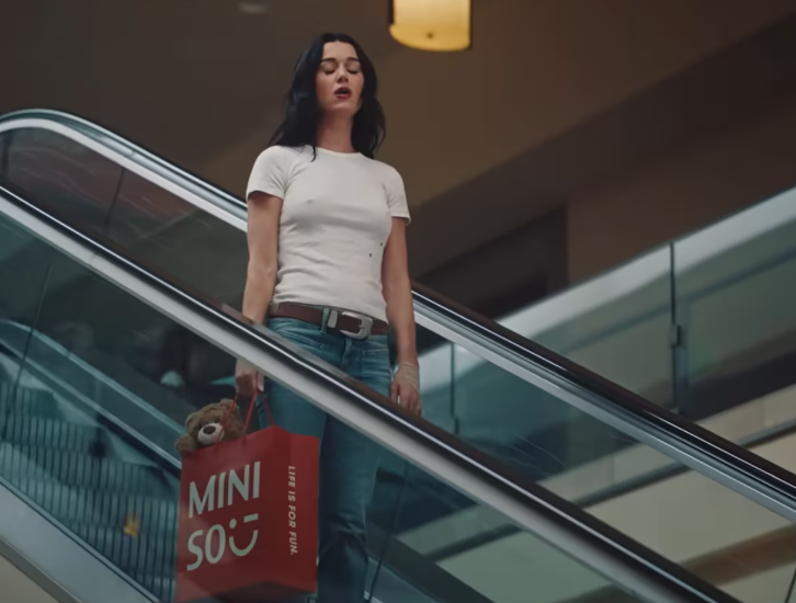 Cena de 'Bandaids', nova música de Katy Perry