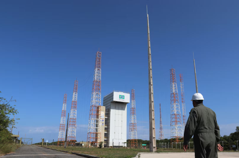Torre Móvel de Integração, de cerca de 35 metros, é usada para a montagem de foguetes.