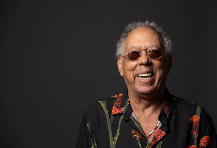 O cantor e compositor Jards Macalé em foto de divulgação do álbum 'Coração Bifurcado'. Ele morreu nesta segunda-feira, 17 de novembro.