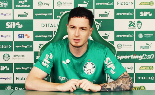 Aníbal Moreno cometeu pênalti em derrota para o Grêmio e volta a ser criticado por falhas decisivas