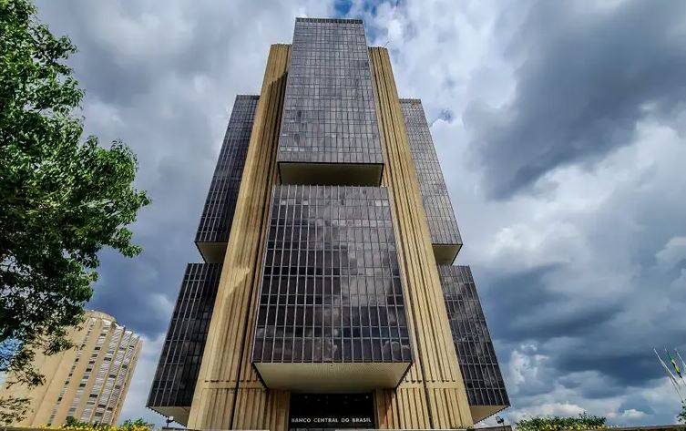 Banco Central regulamenta mercado de criptoativos no Brasil e cria novas empresas especializadas para ampliar segurança e transparência.