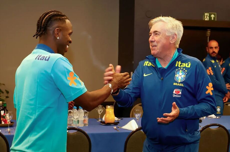 Vinicius Júnior elogia Ancelotti e diz que o Brasil precisa entrar no clima da Copa de 2026.
