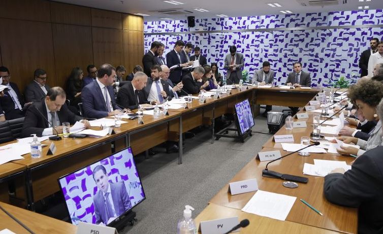 Deputados da Frente Parlamentar da Agropecuária propuseram incluir o MST como organização criminosa no projeto antifacção.