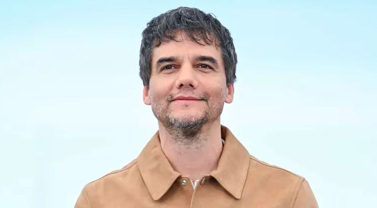 Wagner Moura será premiado pelo IndieWire e reforça campanha do Brasil ao Oscar com 'O agente secreto'.