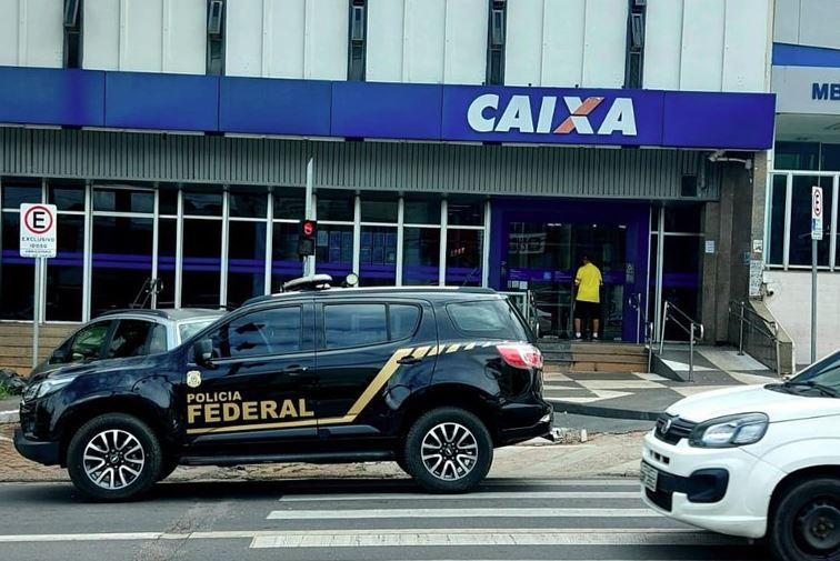 Polícia Federal cumpre mandados na Caixa Econômica do Rio em investigação sobre fraude no FGTS de jogadores de futebol