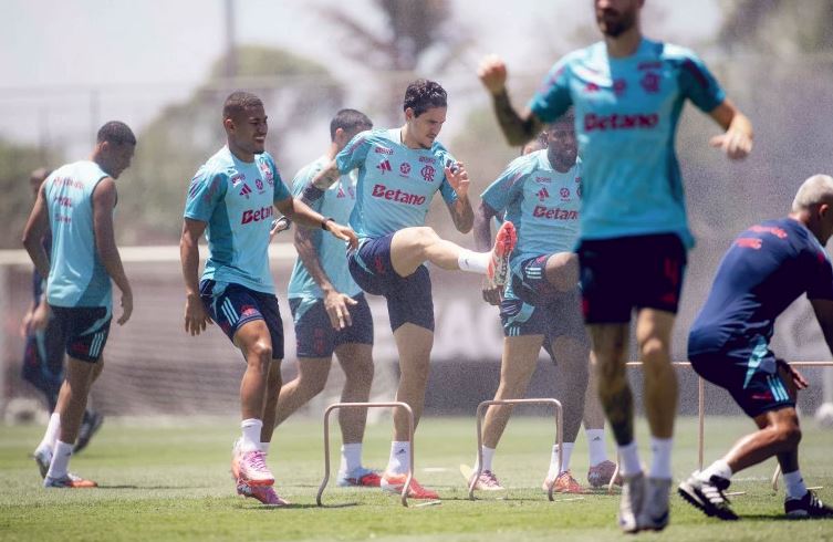 Flamengo terá 12 desfalques na partida contra o Sport, incluindo Nico De La Cruz, vetado por desgaste muscular.