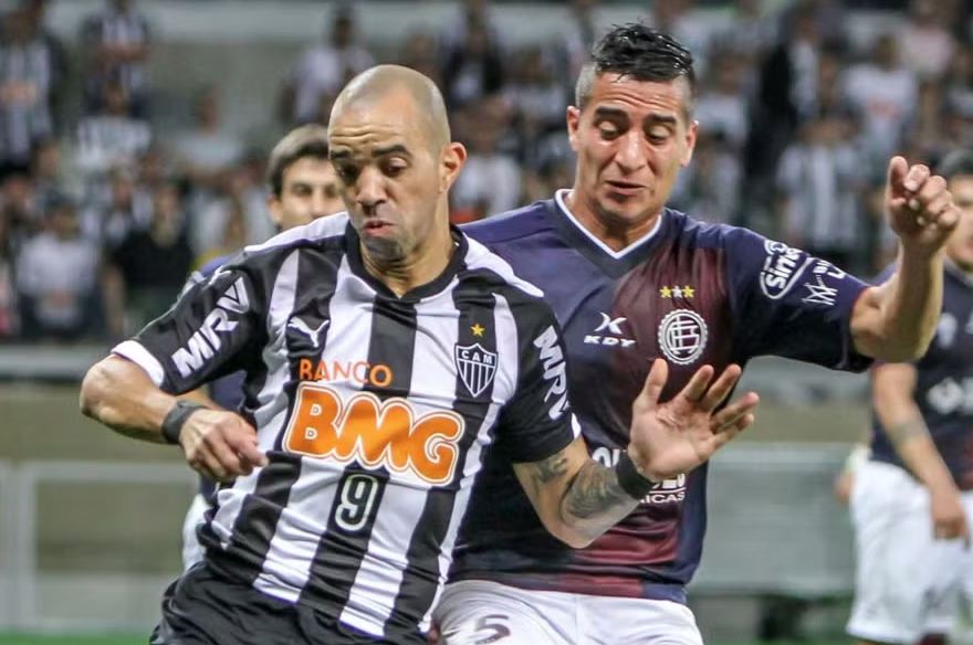 Decisão entre Atlético-MG e Lanús terá árbitro chileno e uso de impedimento semiautomático.
