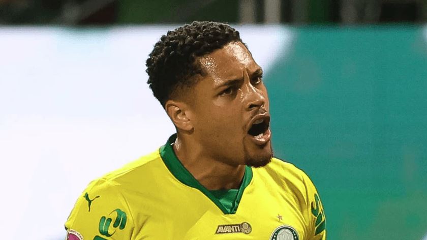 Vitor Roque evita suspensão no STJD com multa e retratação por post considerado homofóbico.