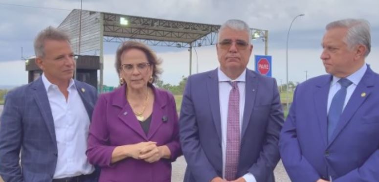 Senadora Damares Alves e aliados visitam a Papuda para avaliar condições do presídio em caso de prisão de Jair Bolsonaro