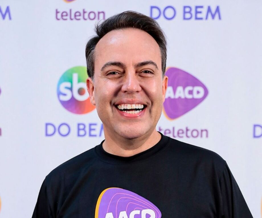 Rinaldi sai do SBT e Danilo Gentili ironiza situação