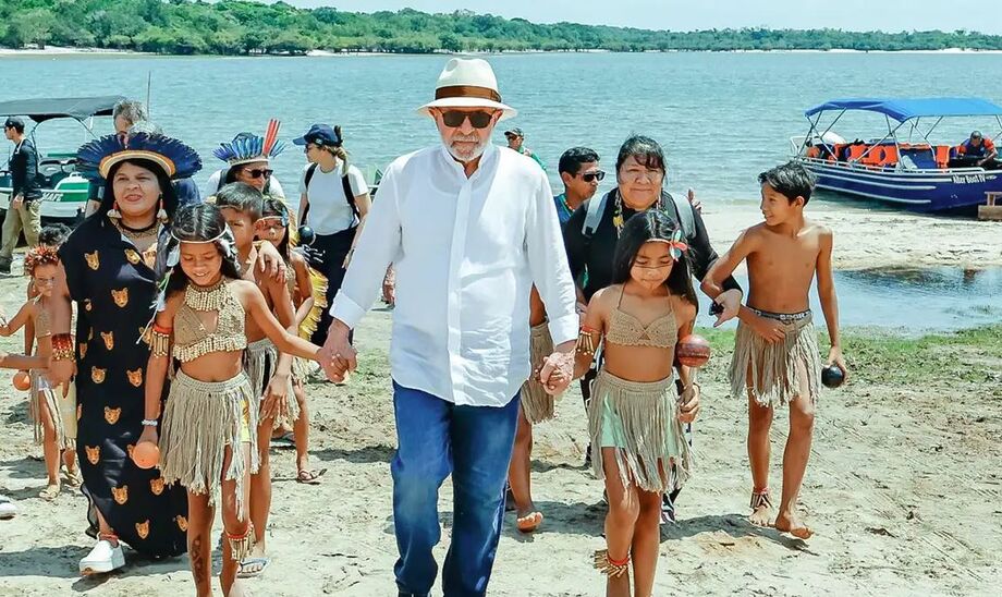 Lula anuncia criação de universidade indígena durante visita à Aldeia Vista Alegre, em Santarém (PA)