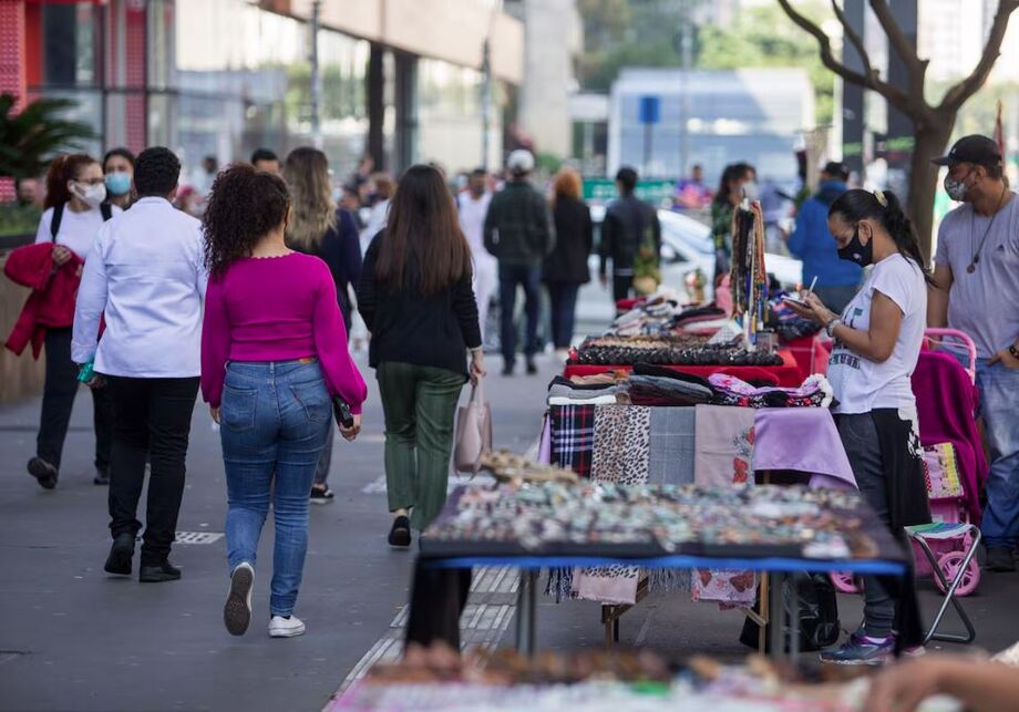 População ocupada como conta própria totalizava 25,5 milhões de pessoas em 2024, segundo o IBGE