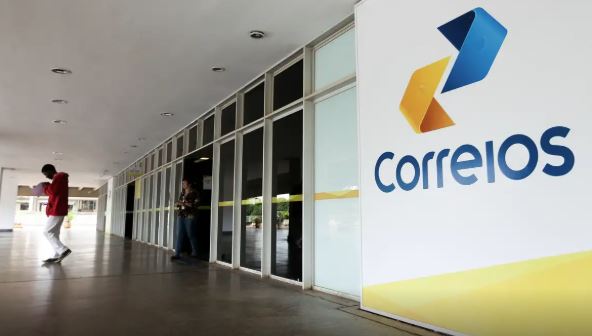 Fachada da Empresa Brasileira de Correios e Telégrafos, cuja projeção de resultado passou de superávit para déficit em 2025, segundo relatório da IFI.