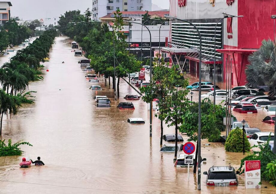 Cerca de 43 mil casas ficaram abaixo d'água nas enchentes que já são classificadas pelas autoridades como históricas.