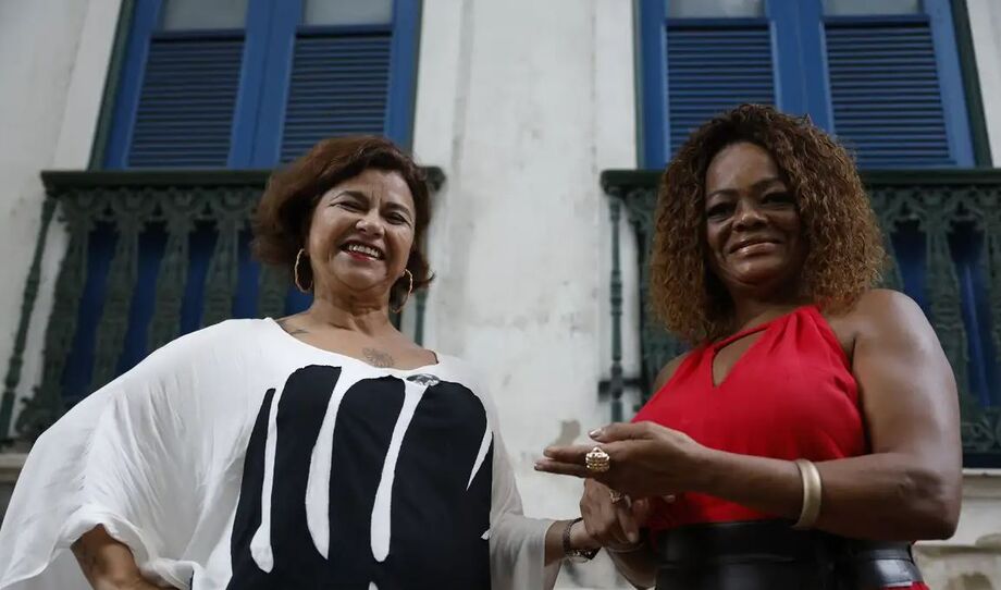 Encontro de Mulheres na Roda de Samba homenageia Dona Ivone Lara e Nilze Carvalho, reunindo artistas em 30 cidades do Brasil e do exterior. Mais que música, o evento é um movimento político de empoderamento.