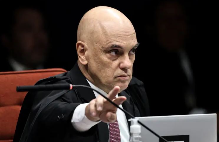 Moraes julgou prejudicado o pedido da defesa de Bolsonaro e reforçou prisão preventiva