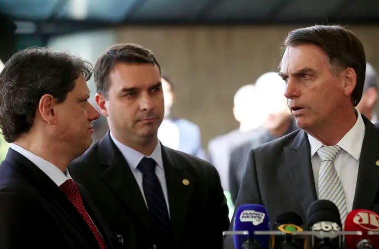 Governadores Tarcísio, Caiado, Zema, Ratinho e Castro manifestaram apoio a Bolsonaro após prisão preventiva