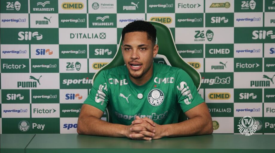 Vitor Roque durante coletiva: foco total na final contra o Flamengo, em Lima.