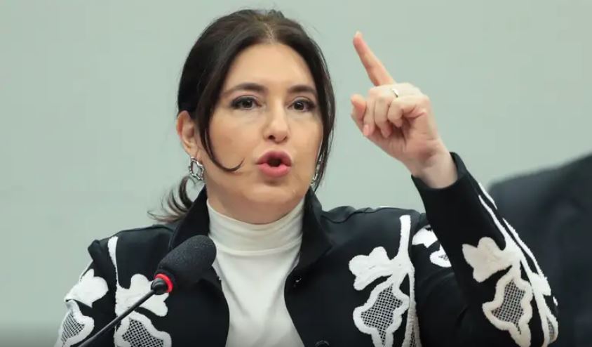 Ministra Simone Tebet defende corte de gastos e criticou lobbies no Congresso.