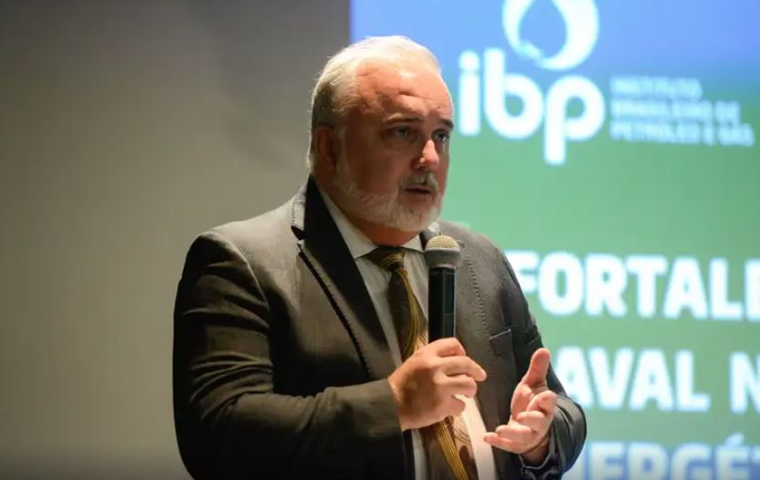 Jean Paul Prates entrega carta de desfiliação ao PT e afirma que seguirá no campo progressista.