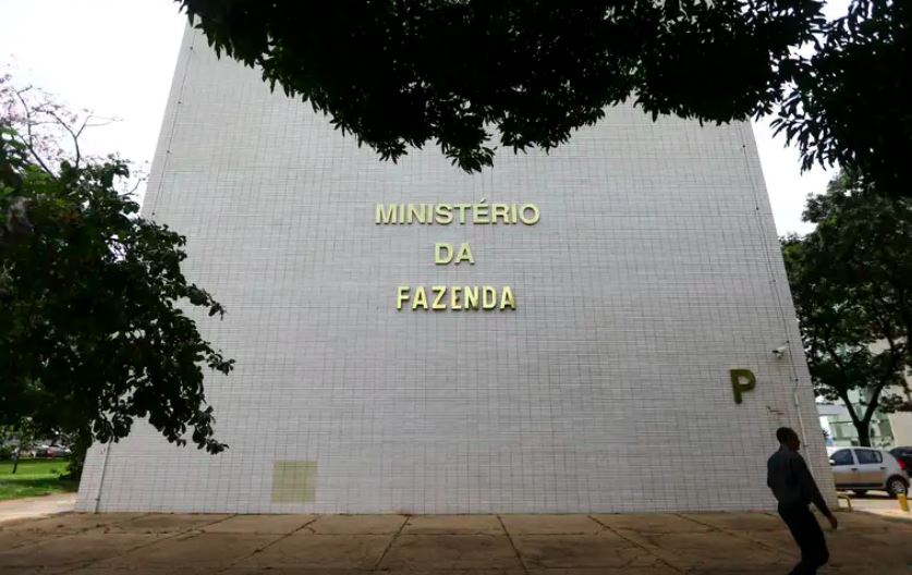 Tesouro Nacional registrou superávit em outubro, mas rombo da Previdência mantém saldo negativo no ano