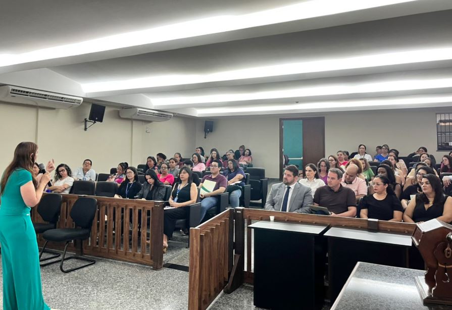 Profissionais da Rede Socioassistencial de Três Lagoas durante formação sobre acolhimento familiar