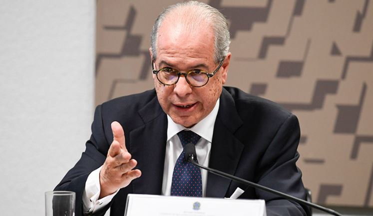 Embaixador Ricardo Neiva Tavares vê o acordo Mercosul-União Europeia como essencial para diversificação da economia brasileira.