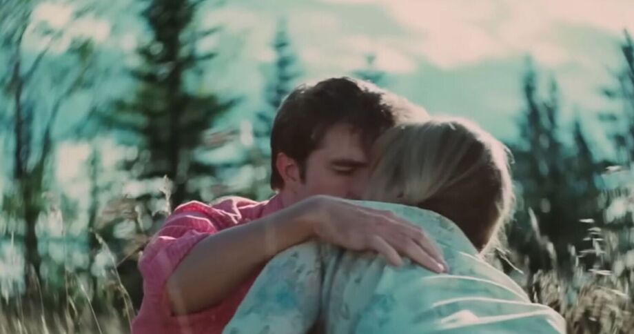 Jennifer Lawrence afirmou que se sentiu segura nas cenas de sexo com Robert Pattinson em Morra, Amor, novo longa de Lynne Ramsay.