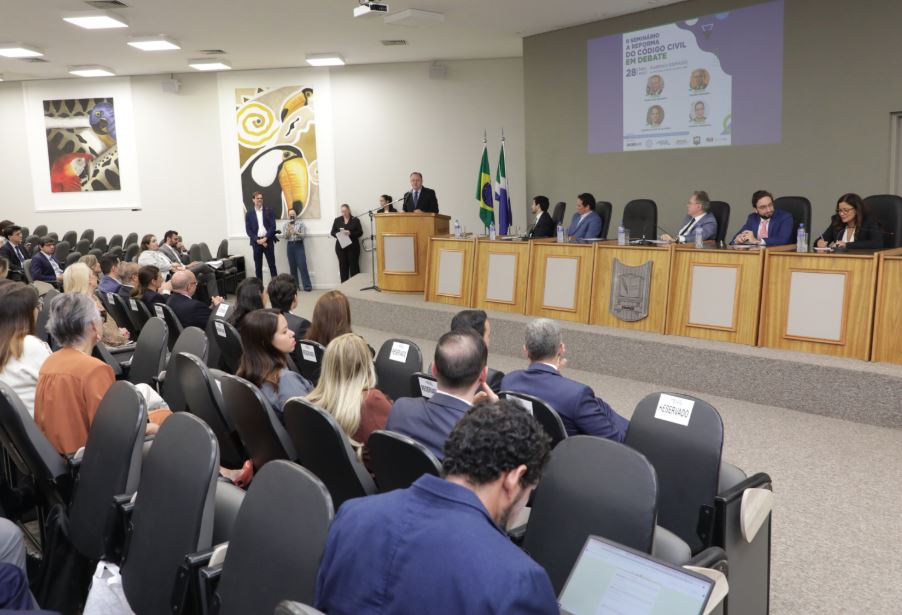 Seminário reúne juristas e magistrados na Esmagis para debater propostas de reforma do Código Civil.
