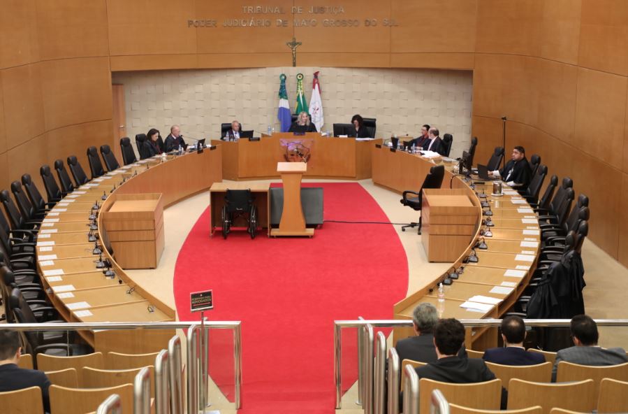 Justiça reconheceu falha no atendimento escolar e manteve indenização a criança por conduta inadequada de professora.