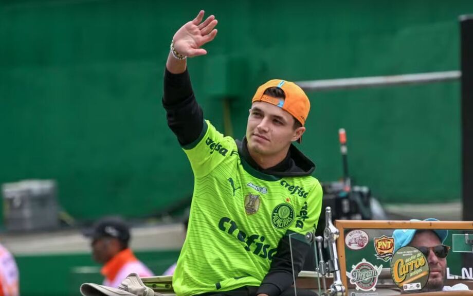 Lando Norris recebeu camisas do Palmeiras antes do GP do Brasil e mantém amizade com o clube desde 2022.
