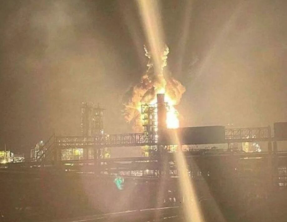 Refinaria na região de Volgogrado foi alvo de ataque de drones ucranianos, segundo autoridades locais.