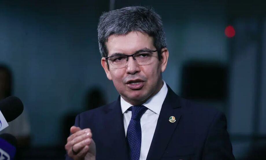 Randolfe Rodrigues afirmou que rotular facções como terroristas não combate o crime e pode ameaçar a soberania do Brasil.