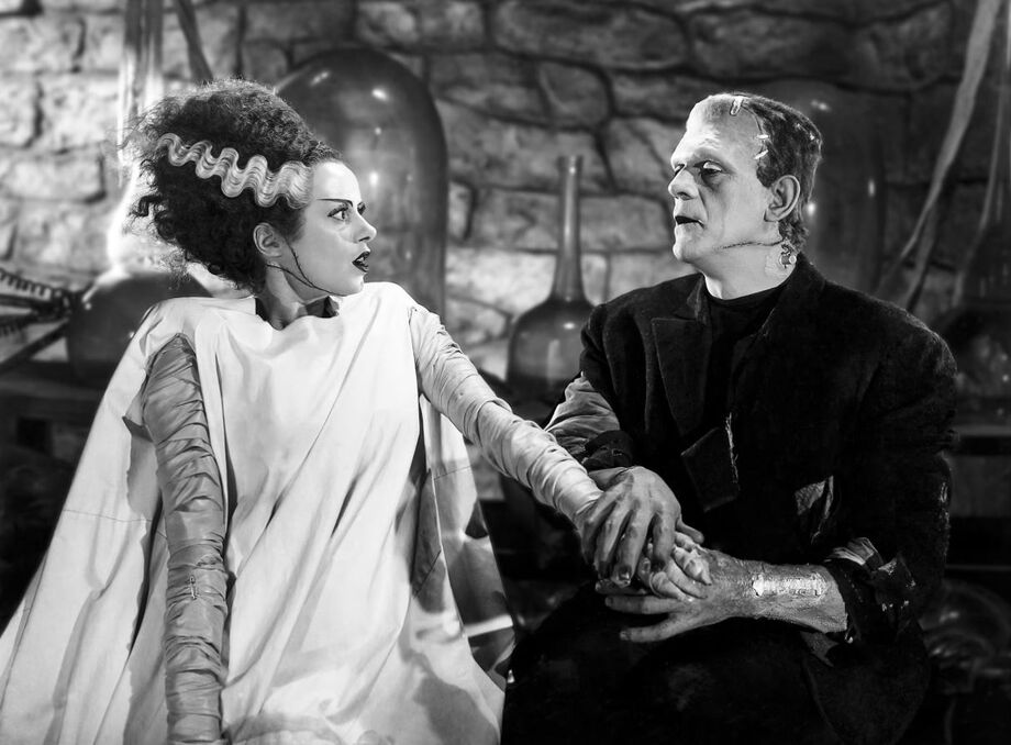 Elsa Lanchester e Boris Karloff em cena de 'A Noiva de Frankenstein' (Universal); caracterizações se tornaram as mais célebres dos personagens nos cinemas