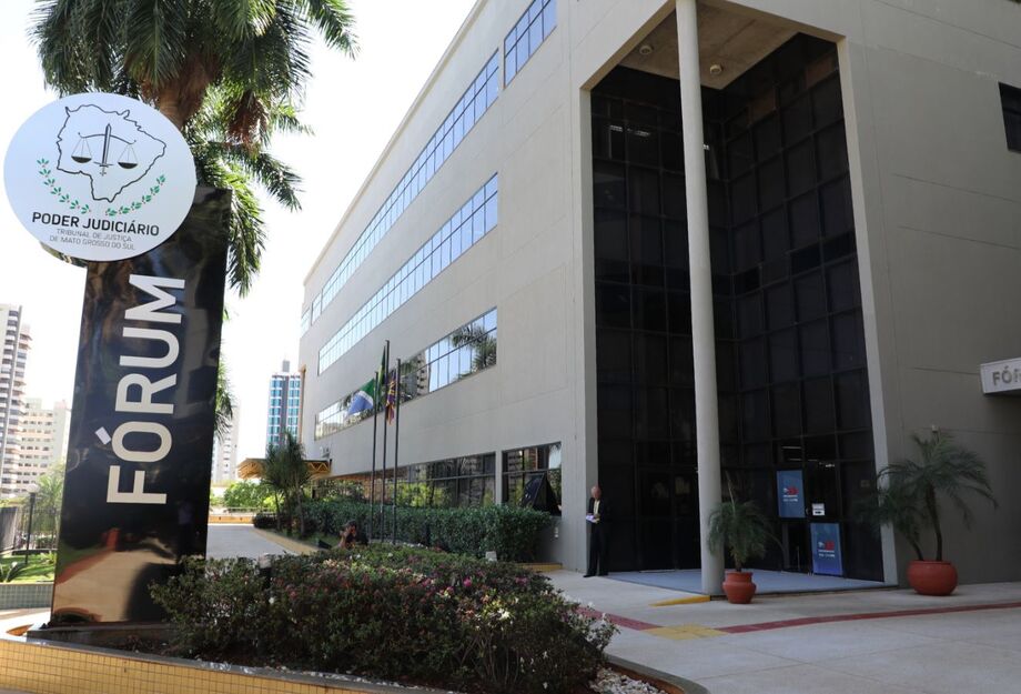 Sentença da 2ª Vara de Direitos Difusos de Campo Grande condena ex-secretários e empresa por fraudes em contratos de tapa-buracos.