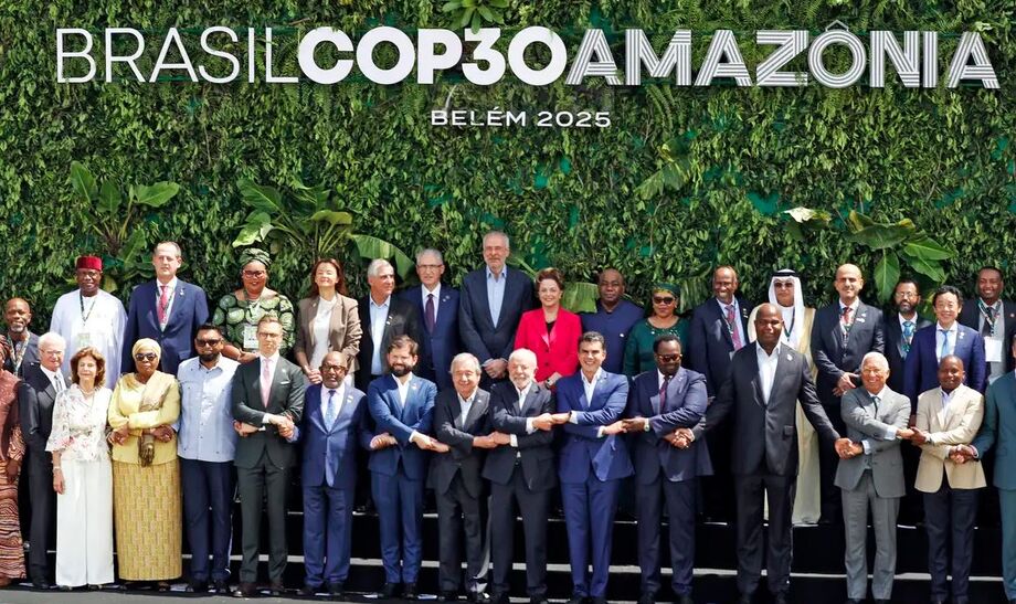 Lula mantém agenda de reuniões bilaterais na COP-30, em Belém, com foco no Fundo Florestas Tropicais e no combate à crise climática.