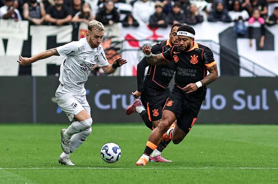 Pedro Henrique deu assistência para o gol cearense, em tarde desastrosa do Corinthians.