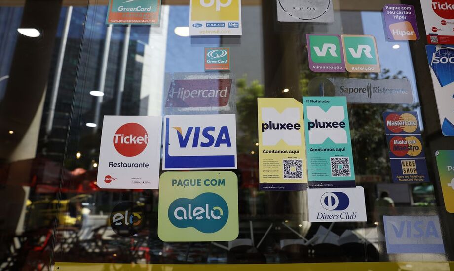 Nova regra impõe teto de 3,6% para taxas cobradas de comerciantes por operadoras de vale-alimentação.