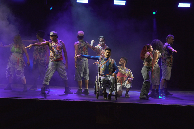 Entre aplausos e lágrimas, grupo emocionou público