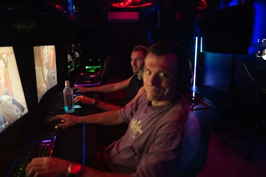 A rotina de um pro player: treinos, disciplina e os bastidores do eSports profissional