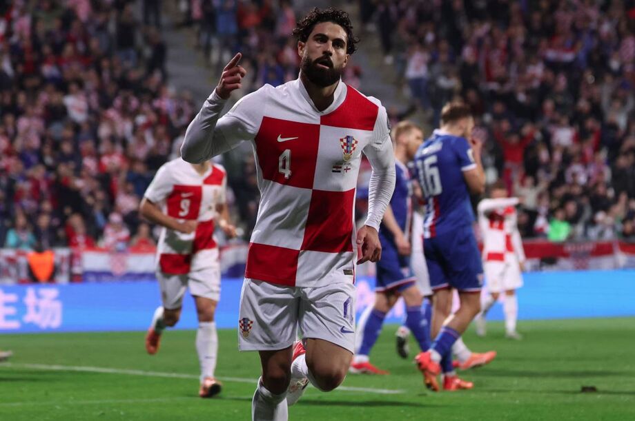 Josko Gvardiol comemora gol que deu início à reação croata sobre as Ilhas Faroé.