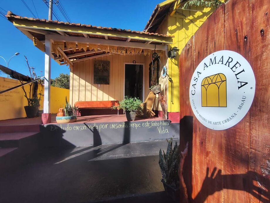 Casa Amarela inicia programação natalina com café coletivo, arte e memória ferroviária no centro de Campo Grande.