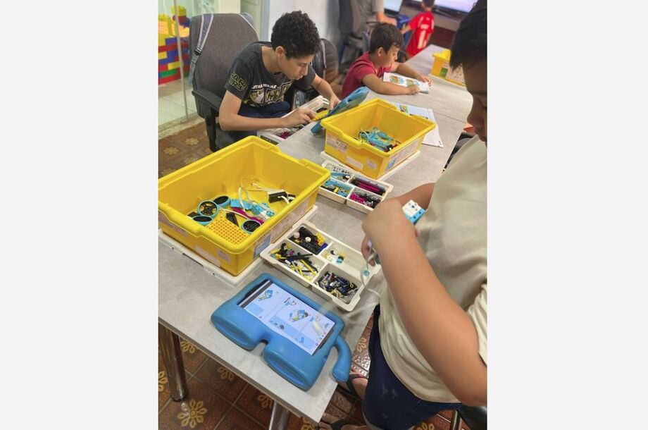 Com entrada gratuita, evento reúne escolas da capital em uma arena de robôs e celebra o aprendizado prático da robótica nas salas de aula.