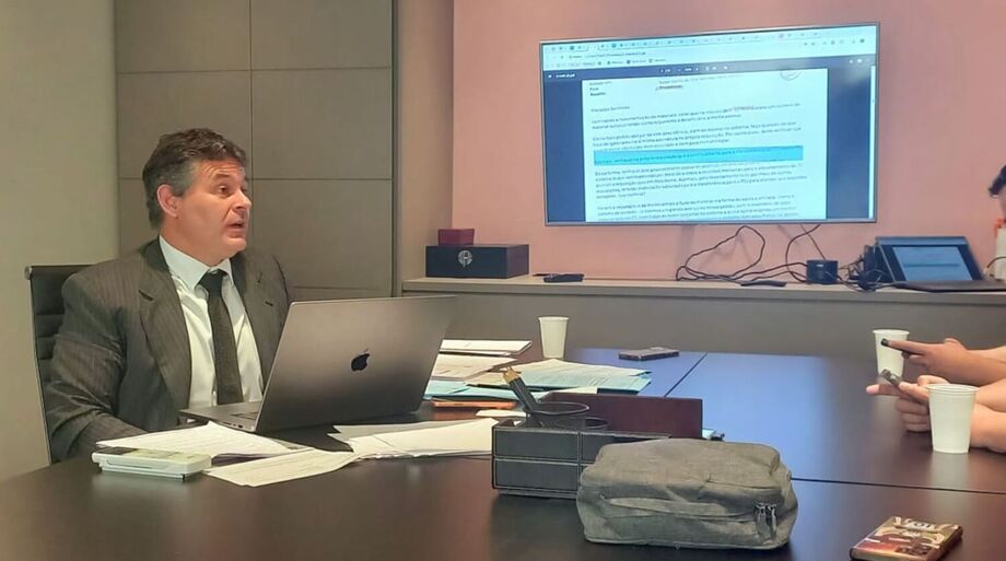 Armando Mendonça, vice do Corinthians, se reuniu com a imprensa para rebater auditoria que apontou ele como pivô de desvios de camisa.