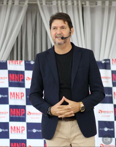 Alci Filho reúne experiência de 20 anos no magistério e propõe novo olhar para os educadores em seu livro