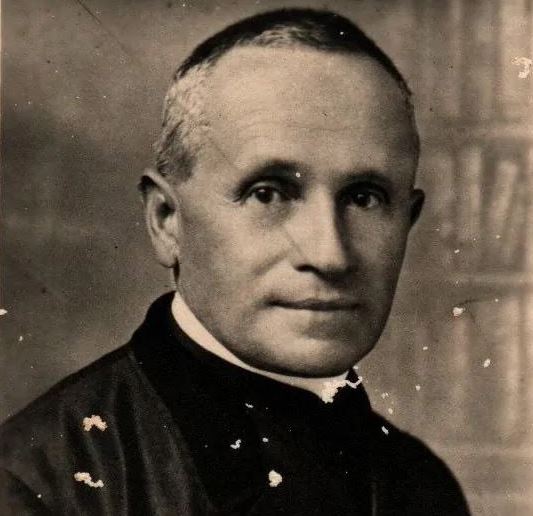 Nascido na Itália, João Crippa viveu 80 anos e dedicou quase cinco décadas à missão salesiana no Brasil. É lembrado por sua simplicidade, devoção e ação evangelizadora entre os pobres e indígenas.