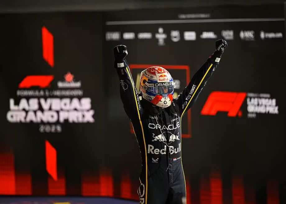 Max Verstappen vence o GP de Las Vegas e reduz diferença na disputa pelo título mundial de 2025.