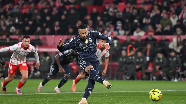 Mbappé converte pênalti sofrido por Vini Jr. e garante empate em Montilivi.