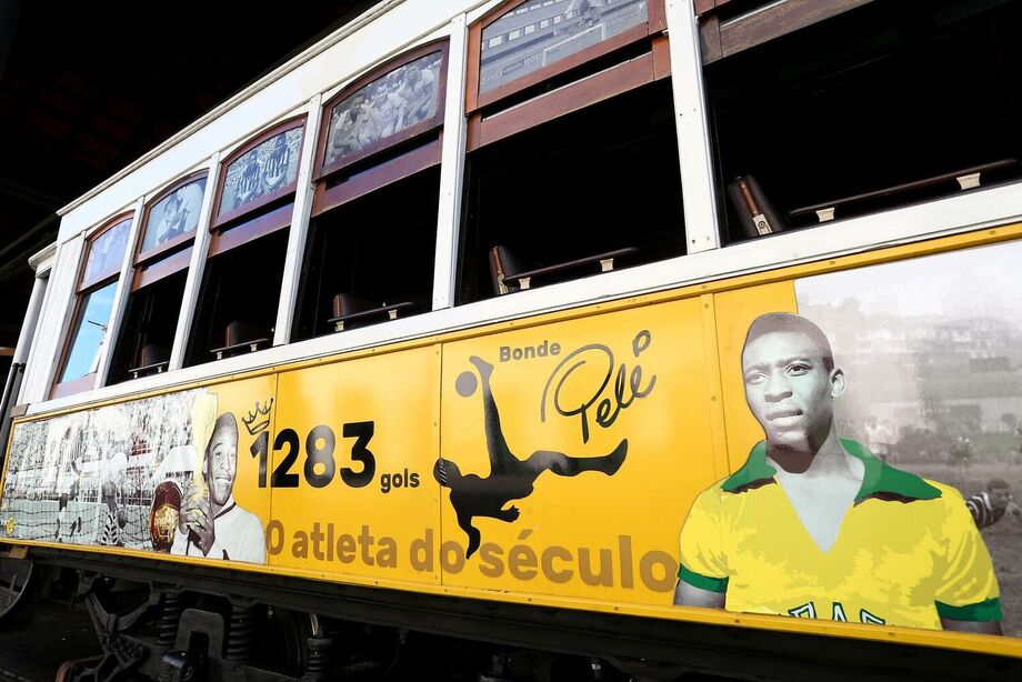 NR Sports, de Neymar Pai, compra marca Pelé e promete rejuvenescer legado do Rei no Brasil.