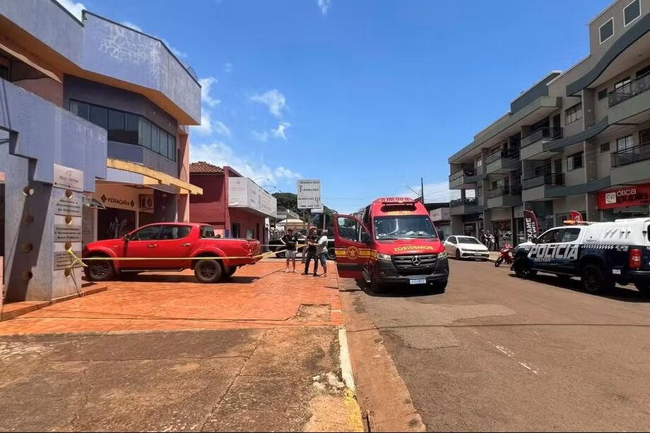 Polícia isolou o escritório onde Manoel Andrade Leite foi encontrado morto no centro de Rio Brilhante